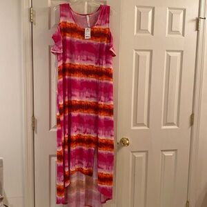 Lovely maxi dress with side slit. Open shoulder sleeves.